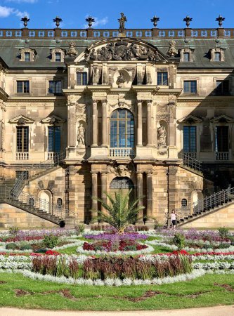 Téléchargez les photos : L'antique Grand Garden Palace par une matinée ensoleillée - en image libre de droit