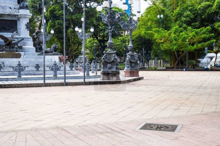 Foto de Salvador, Bahía, Brasil - 29 de octubre de 2022: Vista interna del histórico monumento de Caboclo que se encuentra en la plaza 2 de Julho. Salvador ciudad. - Imagen libre de derechos