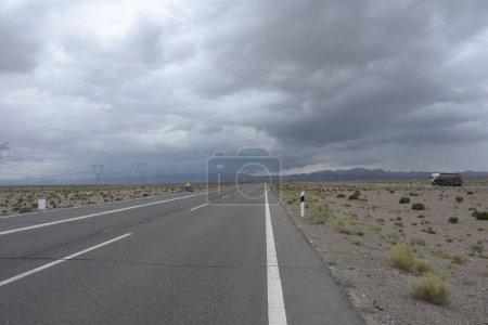 Photo for A scenic shot of an empty asphalt road against the cloudy sky - Royalty Free Image