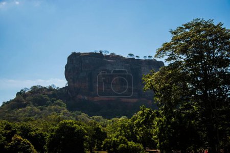 Téléchargez les photos : Une belle vue sur le rocher Lion Sigiriya au Sri Lanka. - en image libre de droit