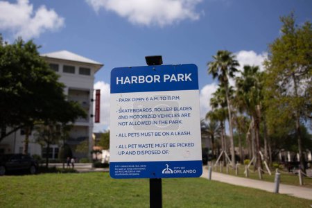 Foto de Un primer plano del cartel de Harbor Park en Orlando, Estados Unidos - Imagen libre de derechos