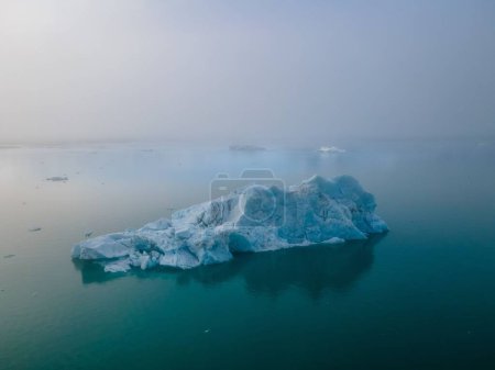 Foto de Una vista aérea del glaciar en el mar - Imagen libre de derechos