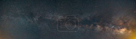 Foto de Un panorama nocturno de la galaxia de la Vía Láctea - Imagen libre de derechos