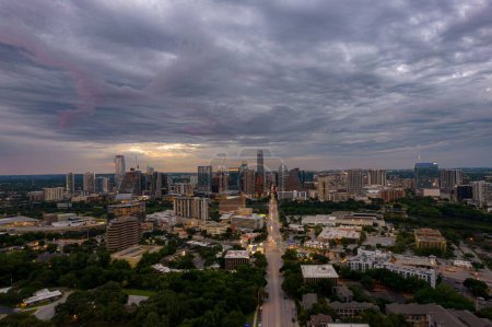 Foto de Un plano de Austin bajo un cielo tormentoso en Texas - Imagen libre de derechos