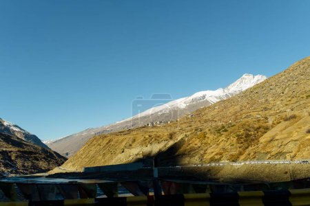 Foto de Panorámica hermosa vista del monte Ama Dablam con hermoso cielo en el camino al campamento base del Everest, valle de Khumbu, parque nacional de Sagarmatha, área del Everest - Imagen libre de derechos