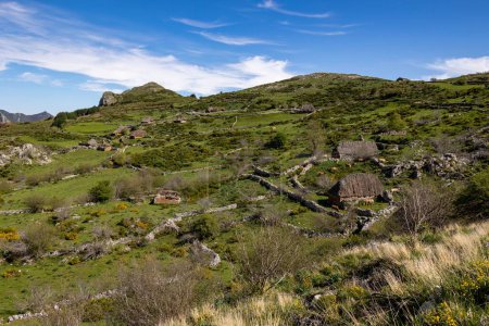 Téléchargez les photos : Un beau cliché de la nature préservée Brana de Mumian pendant la journée en Espagne - en image libre de droit