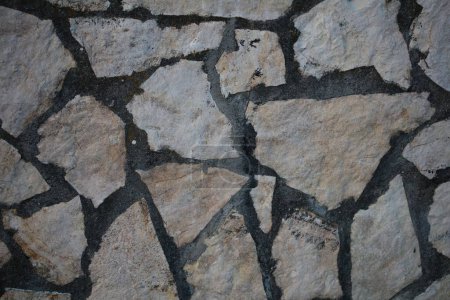 Foto de Un muro de veinte años de antigüedad con piedras en el abandonado pueblo griego de Kastri - Imagen libre de derechos