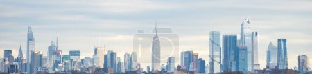 Téléchargez les photos : Une vue panoramique sur le paysage urbain de New York, les gratte-ciel de Manhattan - en image libre de droit