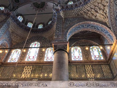 Téléchargez les photos : Toiture peinte de la mosquée bleue du sultan Ahmet Camii à Istanbul, Turquie - en image libre de droit