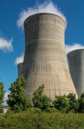Foto de Un disparo vertical de una central nuclear en Mochovce, Eslovaquia - Imagen libre de derechos