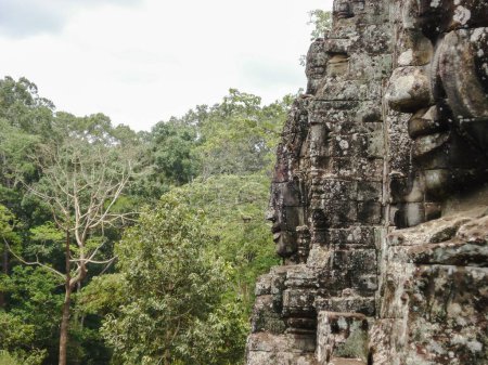 Téléchargez les photos : Les majestueux temples de Bayon, Angkor Wat, Cambodge - en image libre de droit