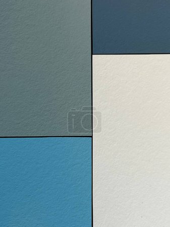 Foto de Plantilla vertical de placas de fachada en formas geométricas en tonos azules y grises - Imagen libre de derechos