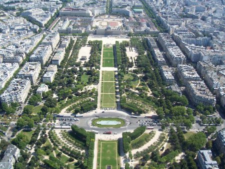 Foto de Una vista aérea del centro de París desde la Torre Eiffel - Imagen libre de derechos