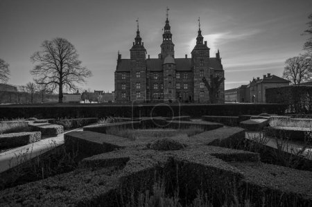 Le célèbre château de Rosenborg à Copenhague, Danemark en niveaux de gris