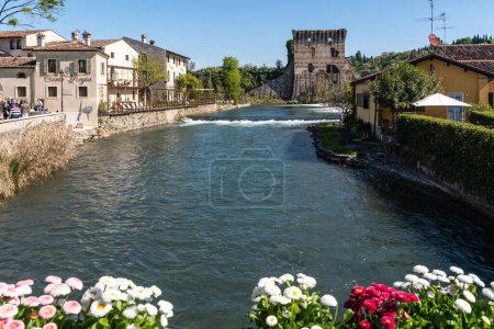 Téléchargez les photos : Le village pittoresque de Borghetto sul Mincio, Vénétie, Italie - en image libre de droit