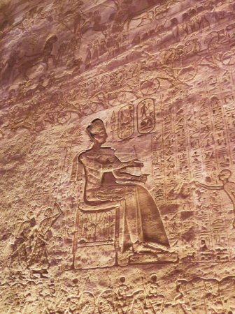 Foto de El templo de Ramsés en Abu Simbel, Egipto con sus jeroglíficos y antigüedades - Imagen libre de derechos