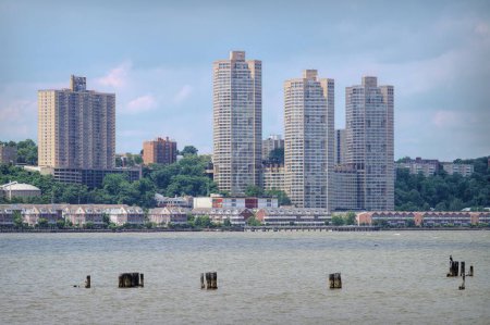 Téléchargez les photos : Une vue de la ville de New York, de l'autre côté du fleuve Hudson - en image libre de droit