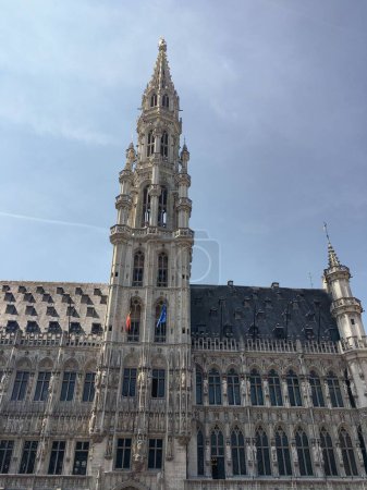 Foto de Un plano vertical del Ayuntamiento de Bruselas - Imagen libre de derechos