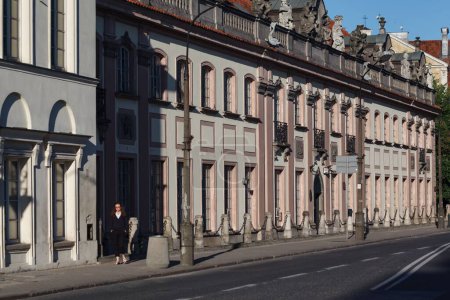 Téléchargez les photos : La façade d'un bâtiment historique dans la vieille ville de Varsovie, Pologne - en image libre de droit