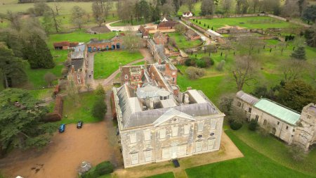Vue aérienne de la maison historique Claydon House dans l'Aylesbury Vale, Buckinghamshire, Angleterre