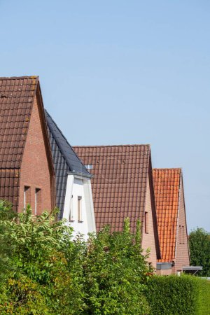 Foto de Un plano vertical de los edificios residenciales en Varel, Baja Sajonia, Alemania - Imagen libre de derechos