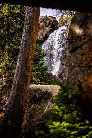 Téléchargez les photos : Un plan vertical des chutes de l'Alberta par une journée ensoleillée dans le parc, Colorado - en image libre de droit