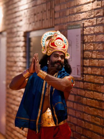 Téléchargez les photos : Un Indien incarnant Mahabali à Onam - en image libre de droit