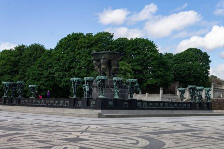 Téléchargez les photos : Les sculptures modernes du parc Vigeland, attraction touristique à Oslo, Norvège - en image libre de droit