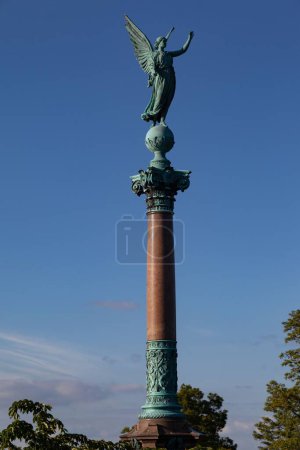 Téléchargez les photos : La colonne Ivar Huitfeldt avec un ange ailé, Copenhague, Danemark - en image libre de droit