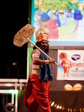 Téléchargez les photos : Un Indien incarnant Mahabali à Onam - en image libre de droit