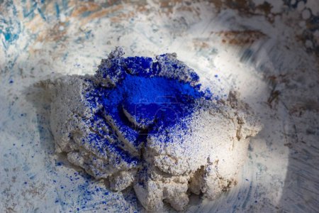 Foto de El polvo de lejía azul en el jabón - Imagen libre de derechos