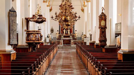 Téléchargez les photos : L'intérieur luxueux de l'église luthérienne Trinitatis Kirke dans le centre de Copenhague, Danemark - en image libre de droit