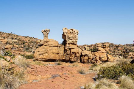 Téléchargez les photos : Un gros plan de formations rocheuses intéressantes sous différentes formes dans une chaîne de montagnes - en image libre de droit