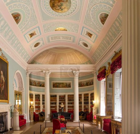 Téléchargez les photos : La bibliothèque ou "Great Room" à Kenwood House à Londres, Angleterre - en image libre de droit