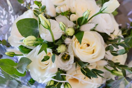 Foto de Un primer plano de vista superior de un ramo de flores blancas para la decoración de la boda - Imagen libre de derechos