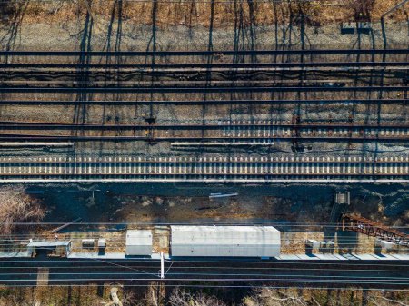 Téléchargez les photos : Une vue aérienne des chemins de fer - en image libre de droit