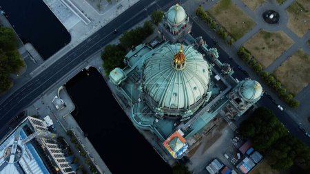 Téléchargez les photos : Vue aérienne du temple de la cathédrale de Berlin en Allemagne - en image libre de droit