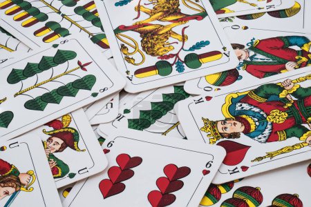 Foto de La clásica baraja de cartas con King Bellet Leaf Heart Acorn - Imagen libre de derechos