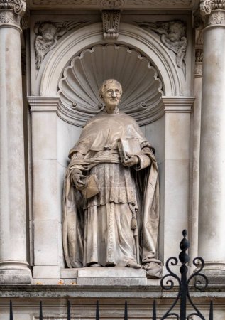 Photo for A vertical shot of a statue of John Henry Cardinal Newman outside the Brompton Oratory in London, United Kingdom - Royalty Free Image