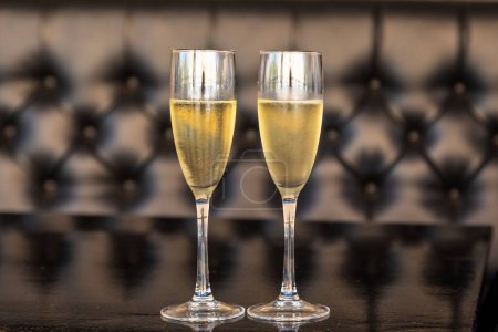 Foto de Dos copas de champán - Imagen libre de derechos