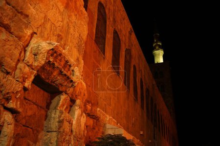 Téléchargez les photos : Une belle vue nocturne de la Tour de David à l'entrée de la Porte de Jaffa de la vieille ville de Jérusalem - en image libre de droit
