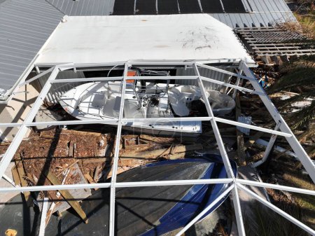 Téléchargez les photos : Une antenne de la suite de l'ouragan destructeur Ian dans une zone résidentielle côtière, Floride - en image libre de droit