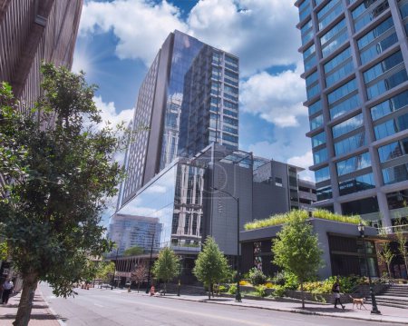 Téléchargez les photos : Le bâtiment moderne JW Marriott au centre-ville de Charlotte, en Caroline du Nord - en image libre de droit
