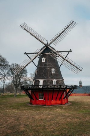 Téléchargez les photos : Un moulin à vent de la forteresse de Kastellet à Copenhague, Danemark - en image libre de droit