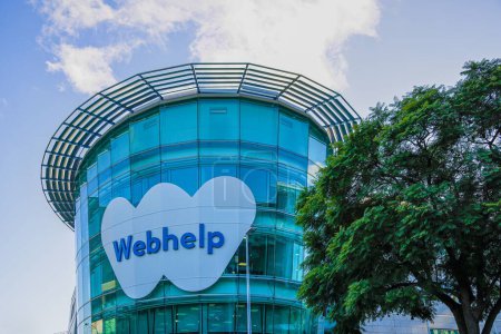 Téléchargez les photos : Vue en angle bas du bâtiment du siège social de Webhelp à Lisbonne, Portugal - en image libre de droit