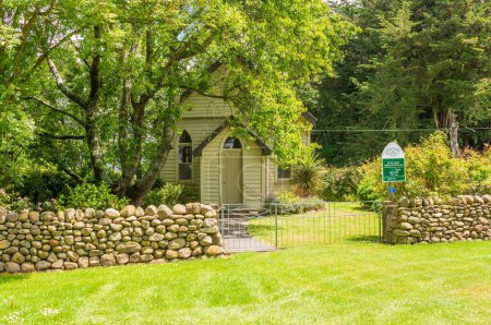 Téléchargez les photos : Une petite église de campagne à Mid Canterbury, Nouvelle-Zélande dans un cadre rural - en image libre de droit