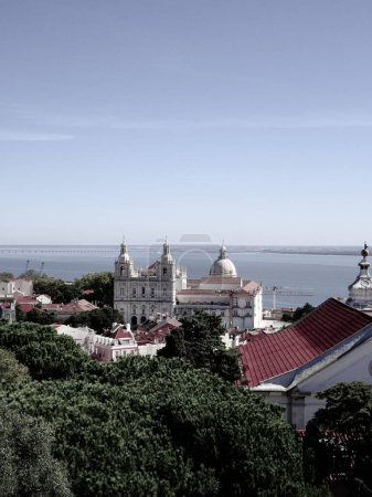 Foto de Un hermoso plano de la Iglesia y Monasterio de San Vicente de Fora en Lisboa, Portugal - Imagen libre de derechos