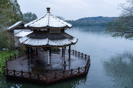 Téléchargez les photos : Le Xi, lac d'eau douce West Lake à Hangzhou, Chine en hiver - en image libre de droit