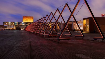 Téléchargez les photos : Une belle vue sur l'installation lumineuse interactive à Ofelia Plads à Copenhague, Danemark - en image libre de droit