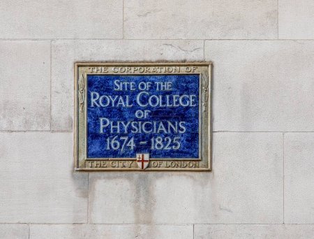 Téléchargez les photos : Plaque historique du Royal College of Physicians dans le quartier City de Londres, Royaume-Uni. - en image libre de droit